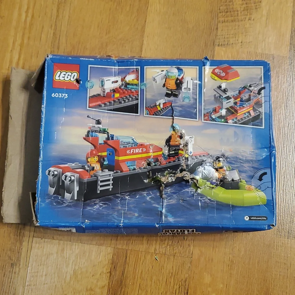 Lego City 60373 Fire Rescue Boat Set New‎ In Destroyed Box